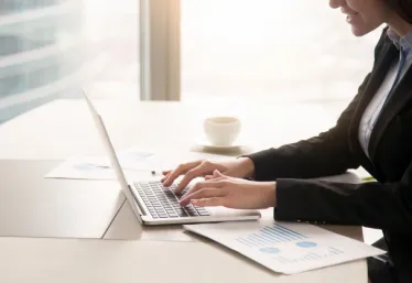 Ngân hàng Nhà nước giảm lãi suất điều hành, VN-Index tăng vượt mốc 980 điểm