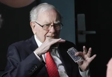 Quyết định đầu tư vào nước Anh của Warren Buffett ở thời điểm này là có sáng suốt?